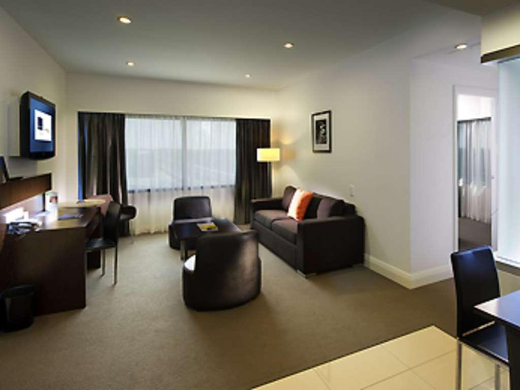 Novotel Brisbane Airport Room photo